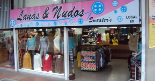 LANAS Y NUDOS SWEATER LANAS Y NUDOS SWEATER